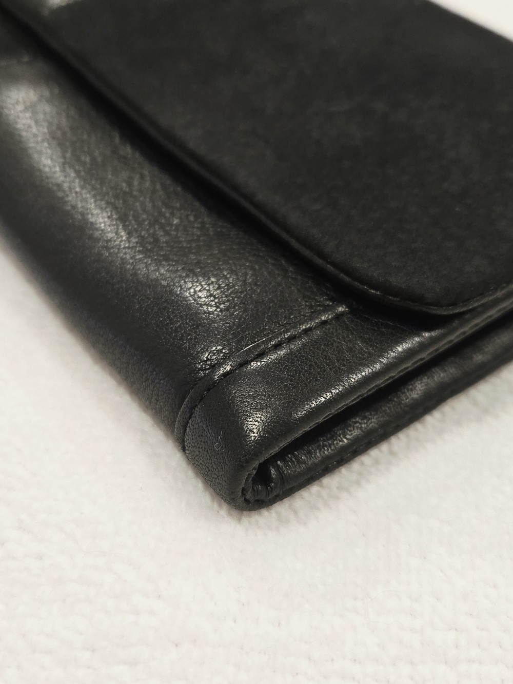 HOBO Black Leather Wristlet Clutch - Picture 3 of 15